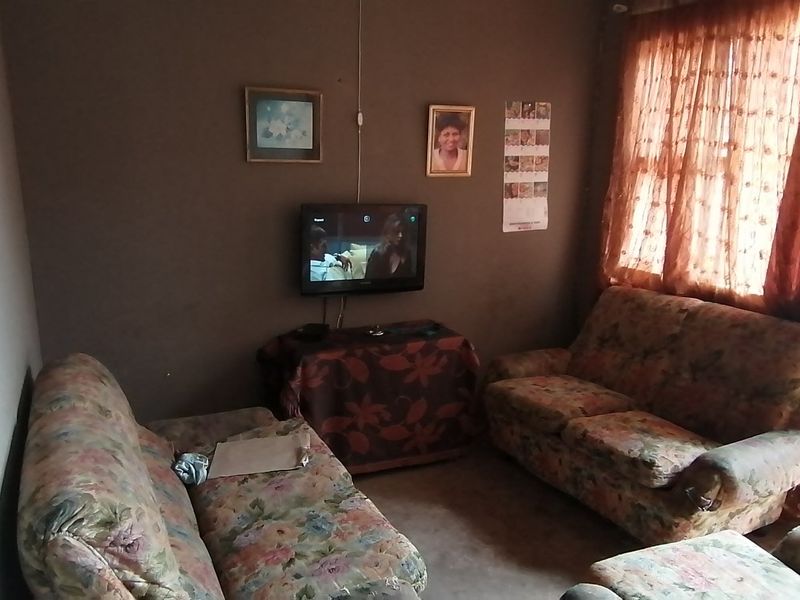 A starter home - Photo 3