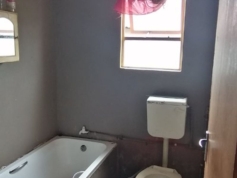 A starter home - Photo 4