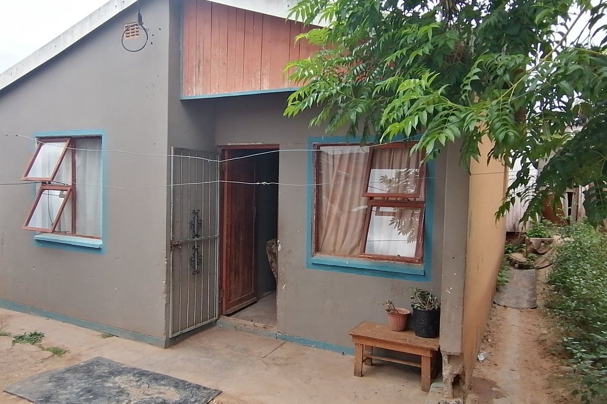 A starter home - Photo 2