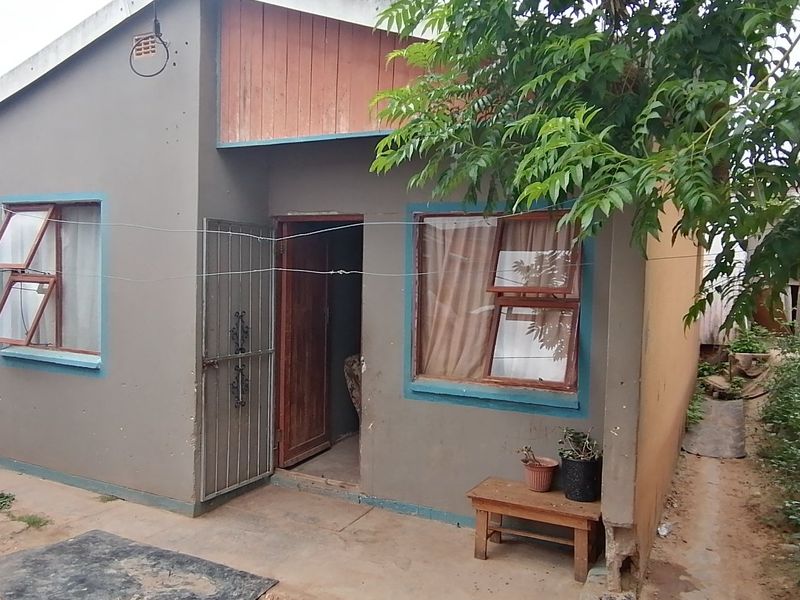A starter home - Photo 2