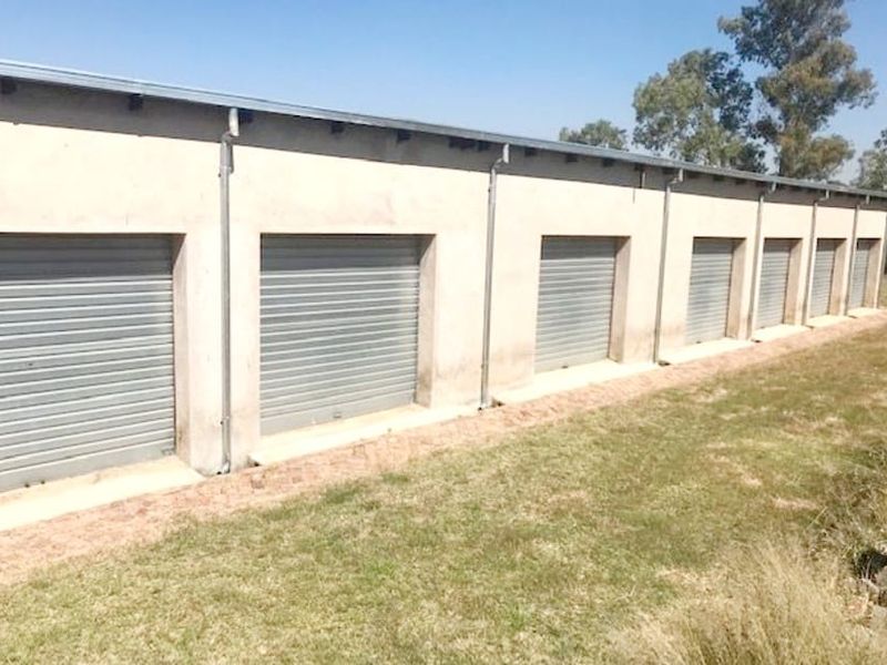 RENTAL INCOME- 6 Houses - 2 Chicken coops - 18 Storage units - Electric fence - Cattle kraal - Photo 2