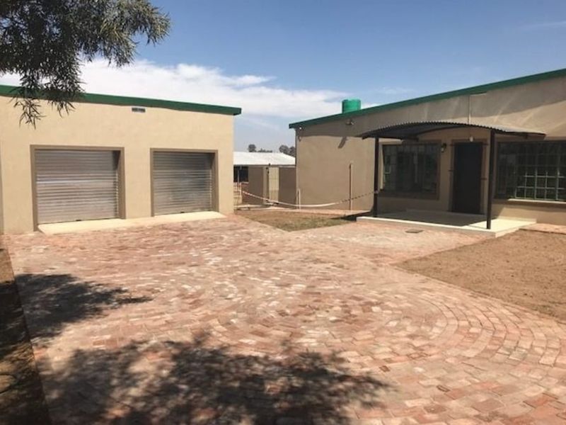 RENTAL INCOME- 6 Houses - 2 Chicken coops - 18 Storage units - Electric fence - Cattle kraal - Photo 7