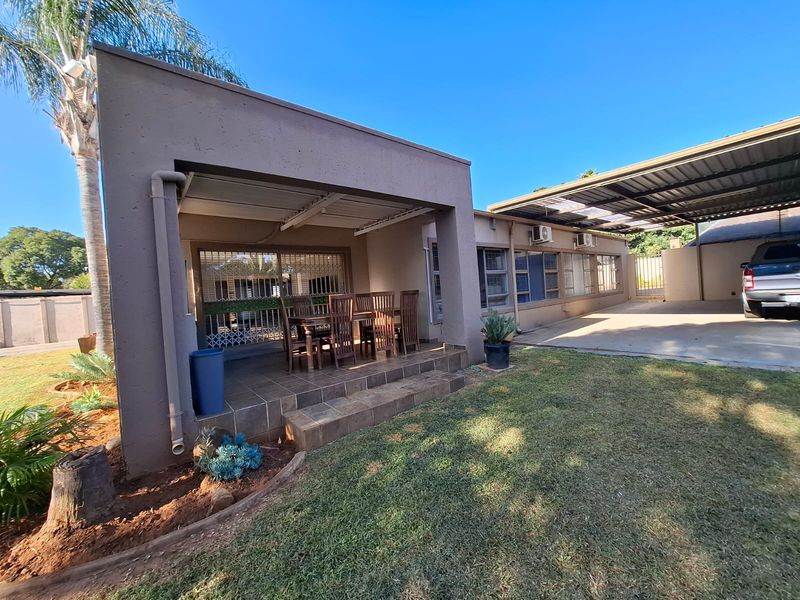 Pristine 4 Bedroom House in Sinoville - Photo 1