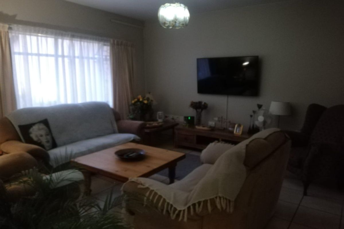 Townhouse For Sale In Vereeniging - Photo 4