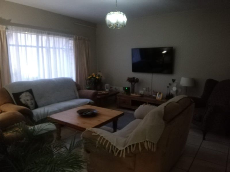 Townhouse For Sale In Vereeniging - Photo 4