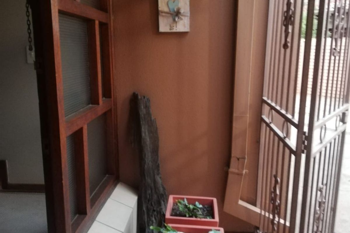 Townhouse For Sale In Vereeniging - Photo 2