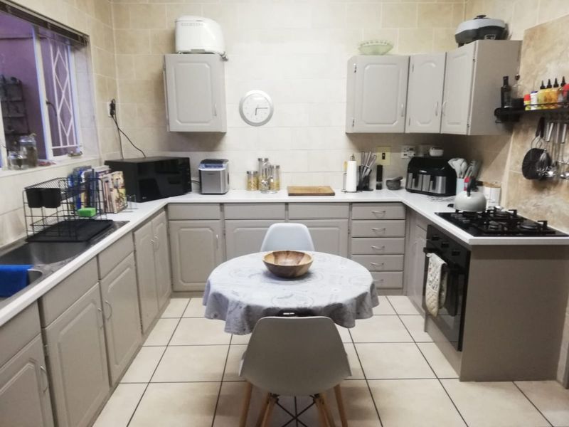 Townhouse For Sale In Vereeniging - Photo 5