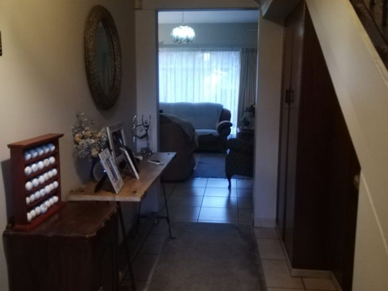 Townhouse For Sale In Vereeniging - Photo 3