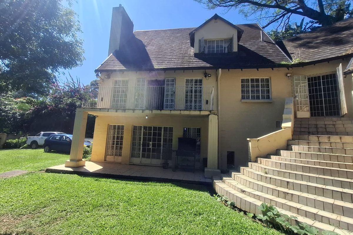 Spacious Three-Level Family Home in Blackridge - Photo 3