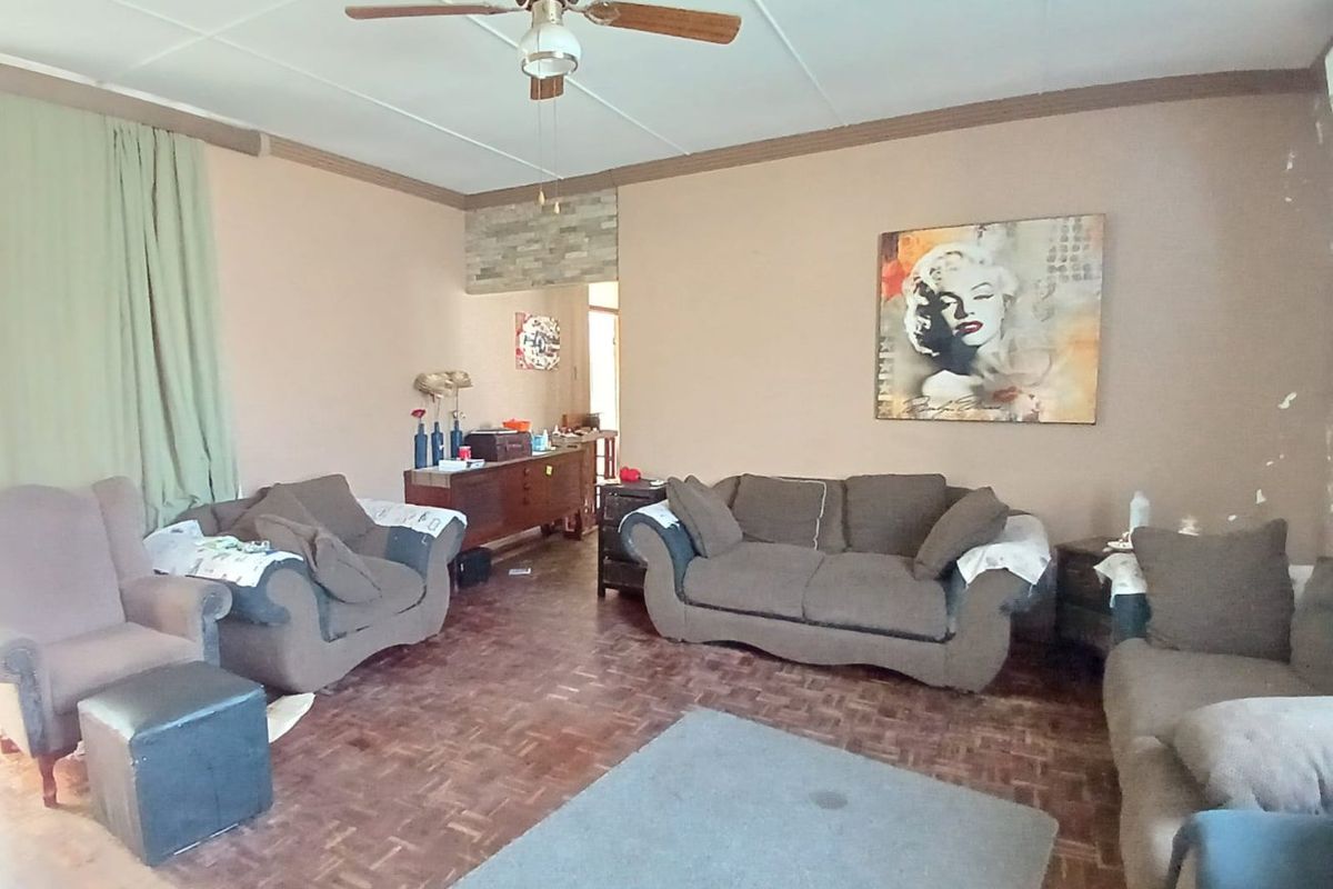 3 Bedroom family house for sale in Sasolburg walking distance to primary school and shopping center - Photo 5