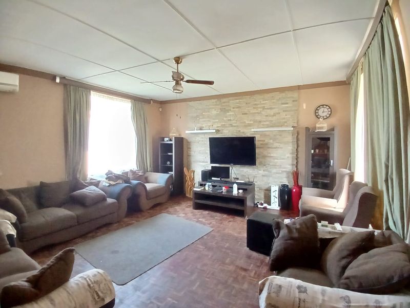 3 Bedroom family house for sale in Sasolburg walking distance to primary school and shopping center - Photo 6