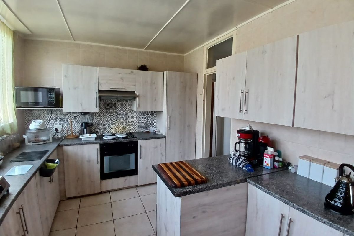 3 Bedroom family house for sale in Sasolburg walking distance to primary school and shopping center - Photo 2