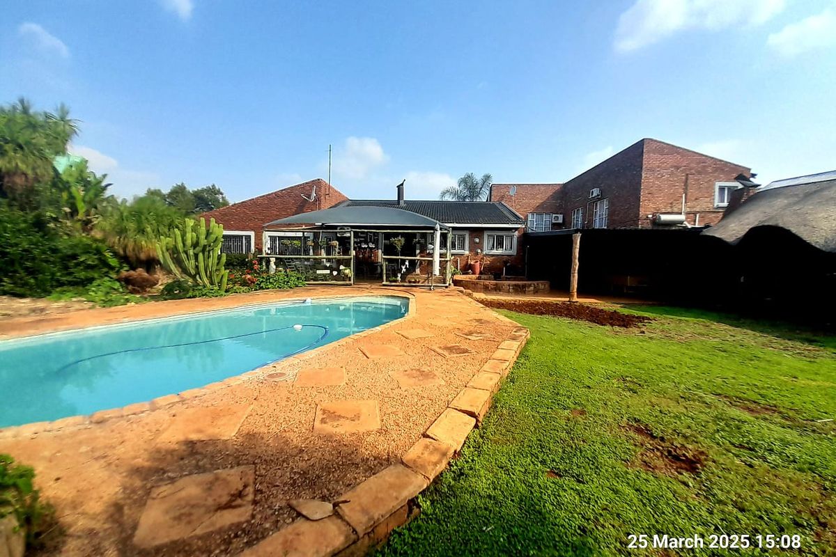 Two modern homes & income-generating farm shop - On tar road - NO Loadshedding - Photo 2