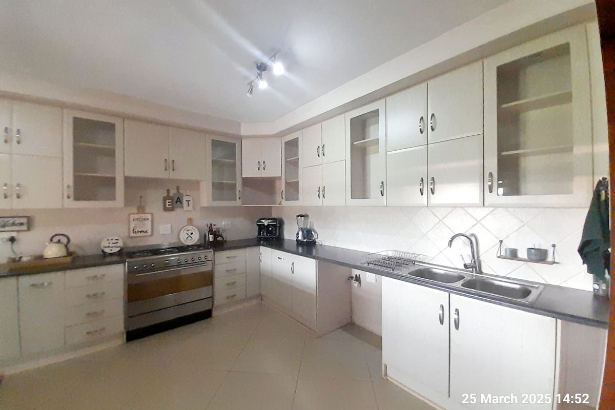 Two modern homes & income-generating farm shop - On tar road - NO Loadshedding - Photo 3