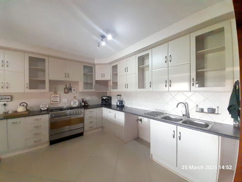 Two modern homes & income-generating farm shop - On tar road - NO Loadshedding - Photo 3