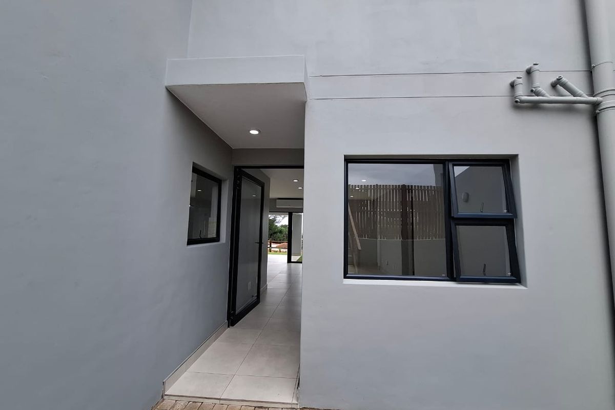 Brand-New Coastal Villa with Stunning Seaviews in Shaka’s Rock, Ballito - Photo 3