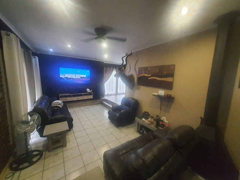 Beautiful Property for an Amazing Price!!! - Photo 3
