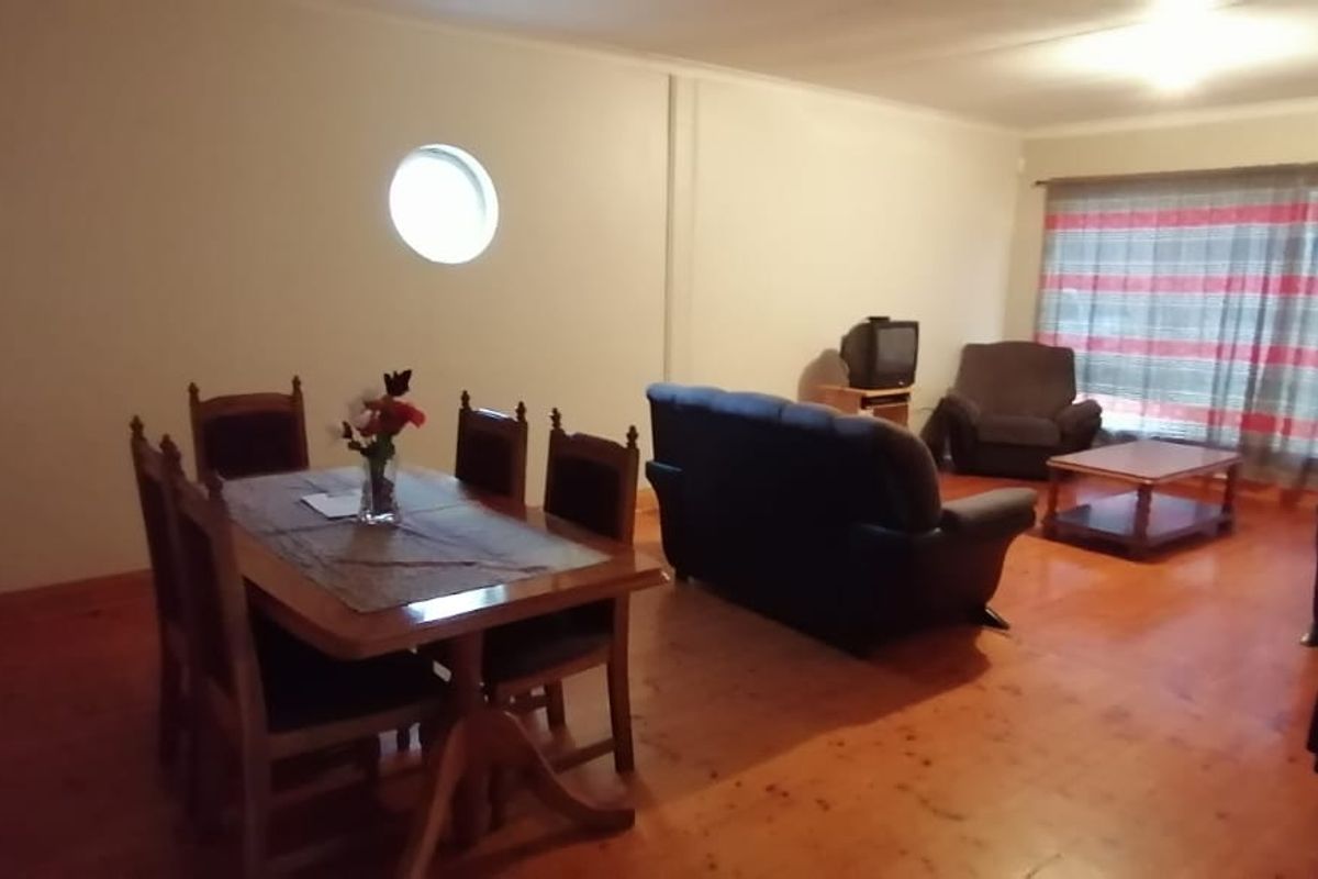 Spacious 3-Bedroom Home with Large Yard in Mosel, Uitenhage - Photo 5