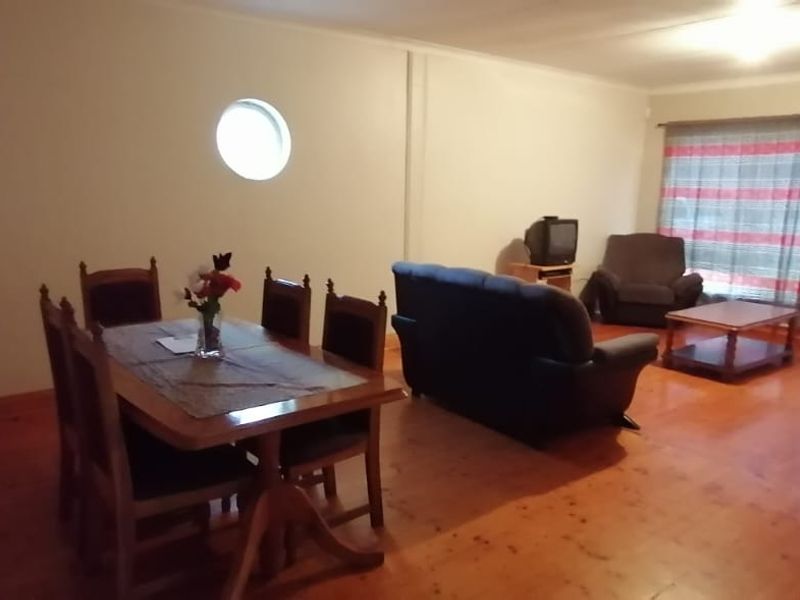 Spacious 3-Bedroom Home with Large Yard in Mosel, Uitenhage - Photo 5
