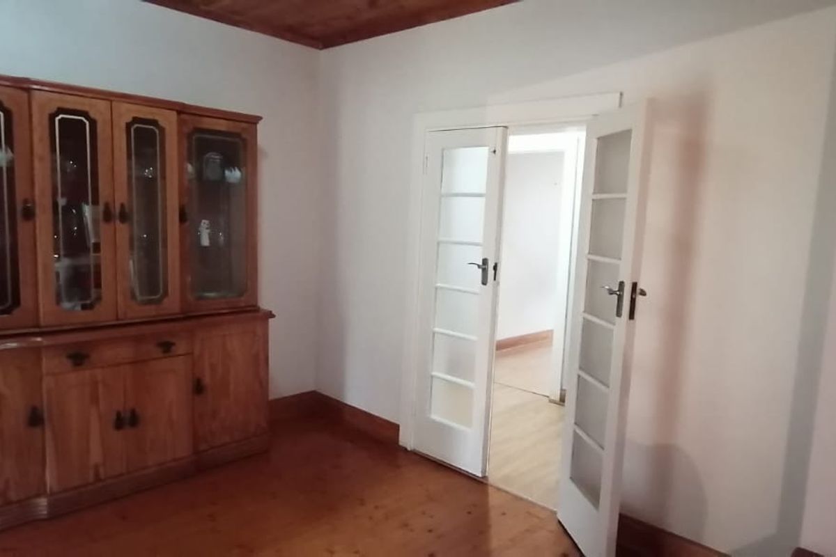 Spacious 3-Bedroom Home with Large Yard in Mosel, Uitenhage - Photo 3