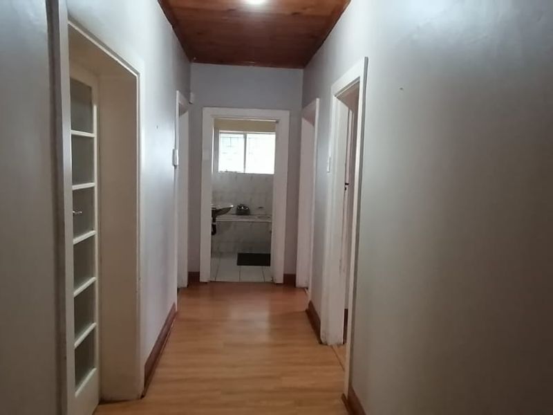 Spacious 3-Bedroom Home with Large Yard in Mosel, Uitenhage - Photo 6