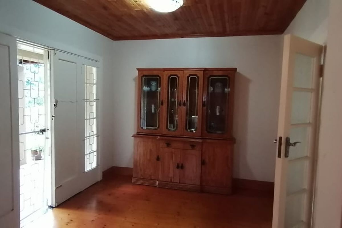 Spacious 3-Bedroom Home with Large Yard in Mosel, Uitenhage - Photo 2