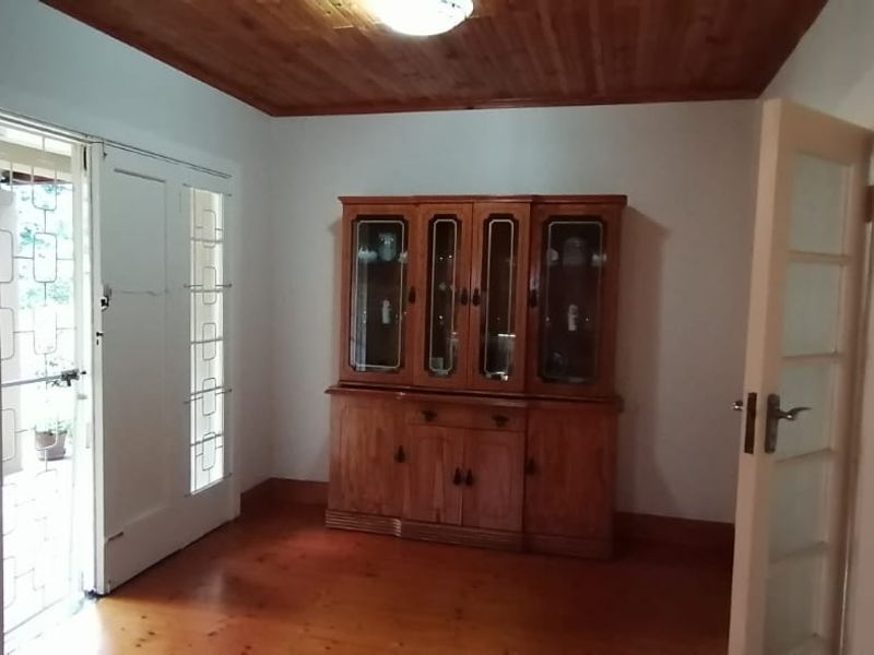 Spacious 3-Bedroom Home with Large Yard in Mosel, Uitenhage - Photo 2