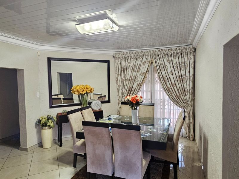 4 bedroom Family Home in Prestigious Security Estate – Prime Location in Polokwane - Photo 4
