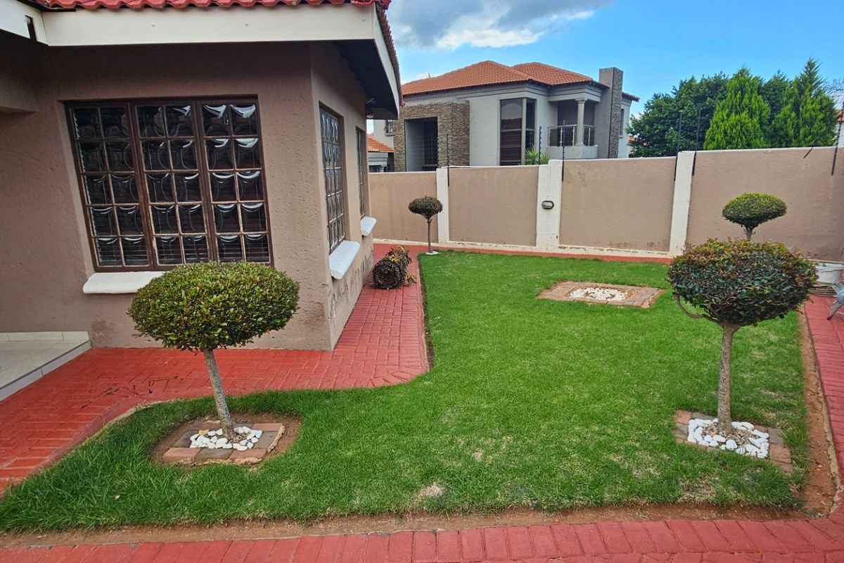 4 bedroom Family Home in Prestigious Security Estate – Prime Location in Polokwane - Photo 2