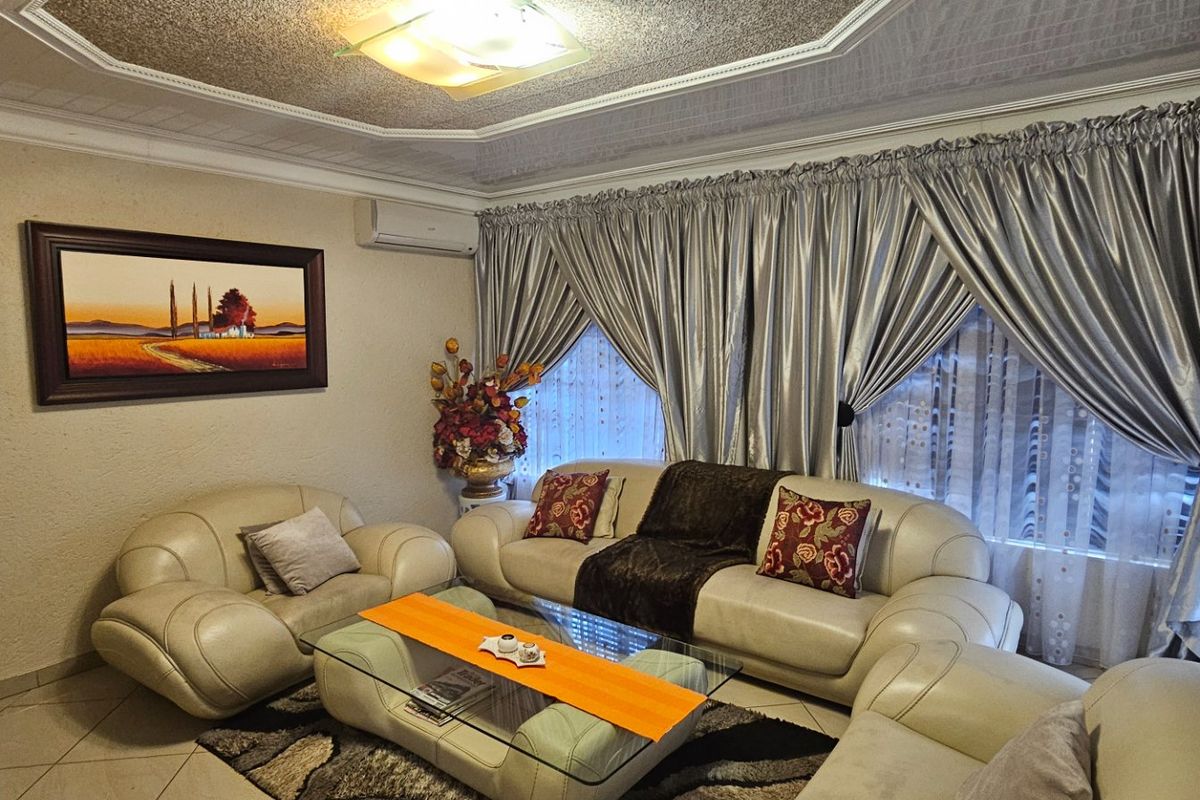 4 bedroom Family Home in Prestigious Security Estate – Prime Location in Polokwane - Photo 3