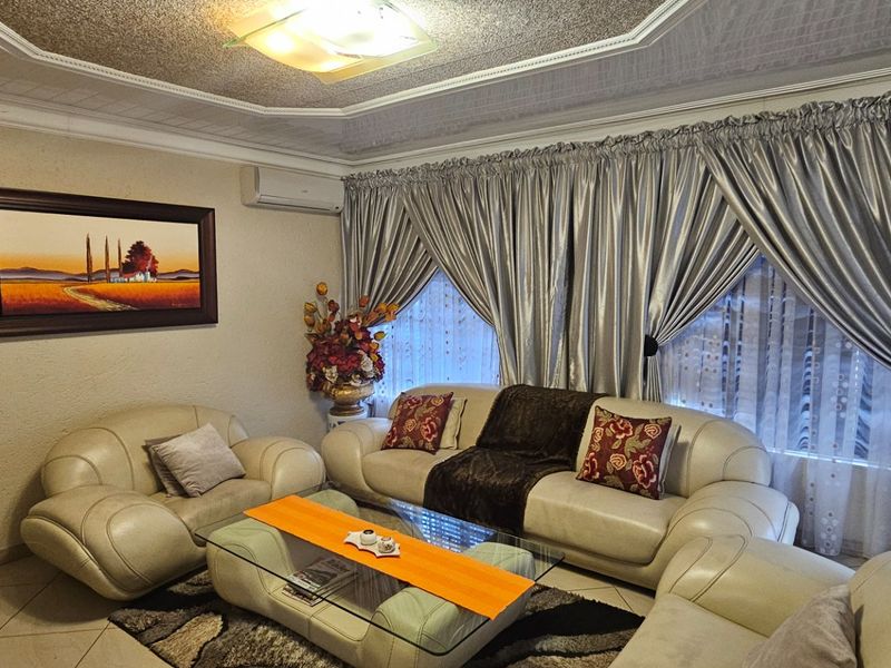 4 bedroom Family Home in Prestigious Security Estate – Prime Location in Polokwane - Photo 3