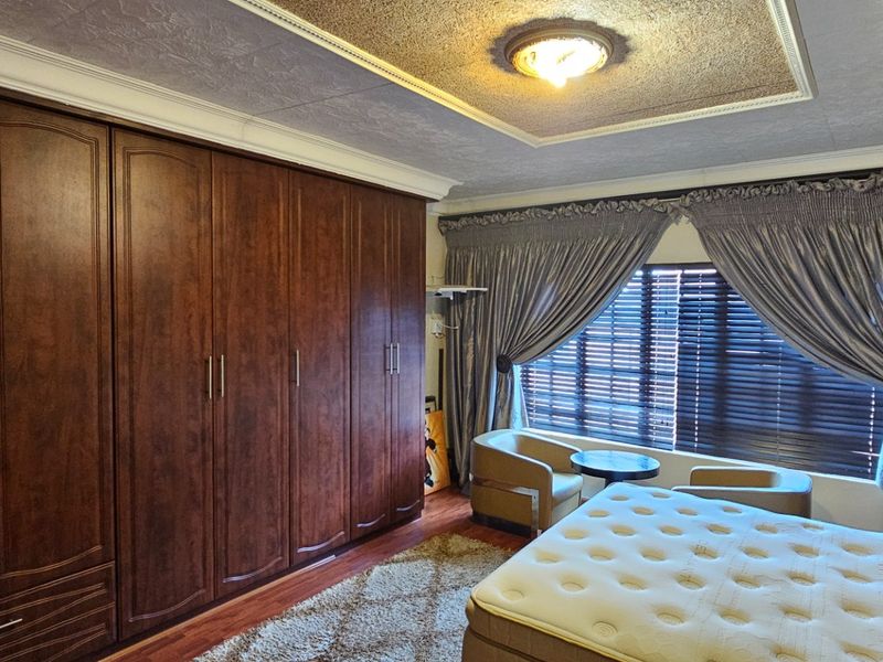 4 bedroom Family Home in Prestigious Security Estate – Prime Location in Polokwane - Photo 8