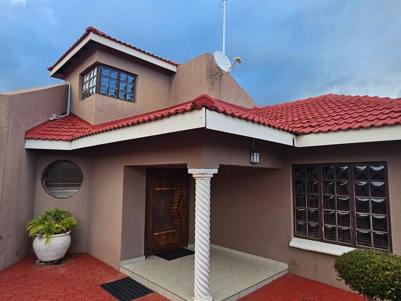 4 bedroom Family Home in Prestigious Security Estate – Prime Location in Polokwane - Photo 6