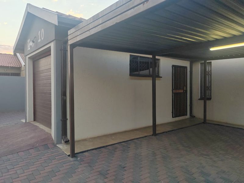 Neat 3 bedroom property in Leachville Ext 2 - Photo 3