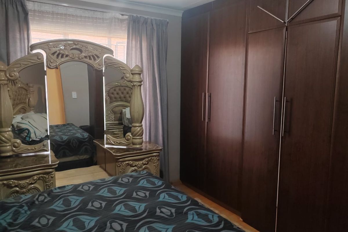 Neat 3 bedroom property in Leachville Ext 2 - Photo 5