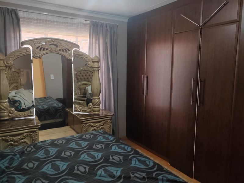 Neat 3 bedroom property in Leachville Ext 2 - Photo 5