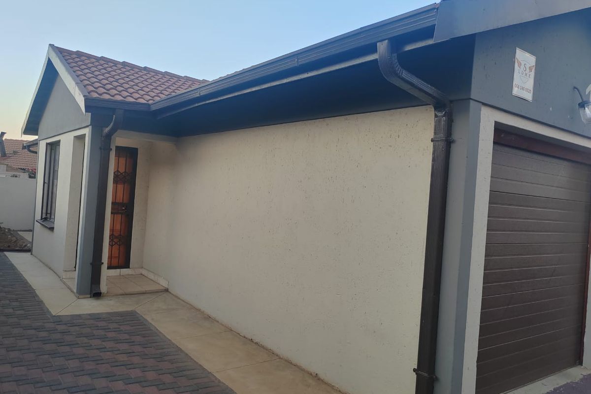 Neat 3 bedroom property in Leachville Ext 2 - Photo 4