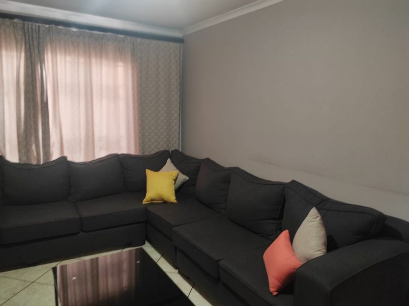 Neat 3 bedroom property in Leachville Ext 2 - Photo 10