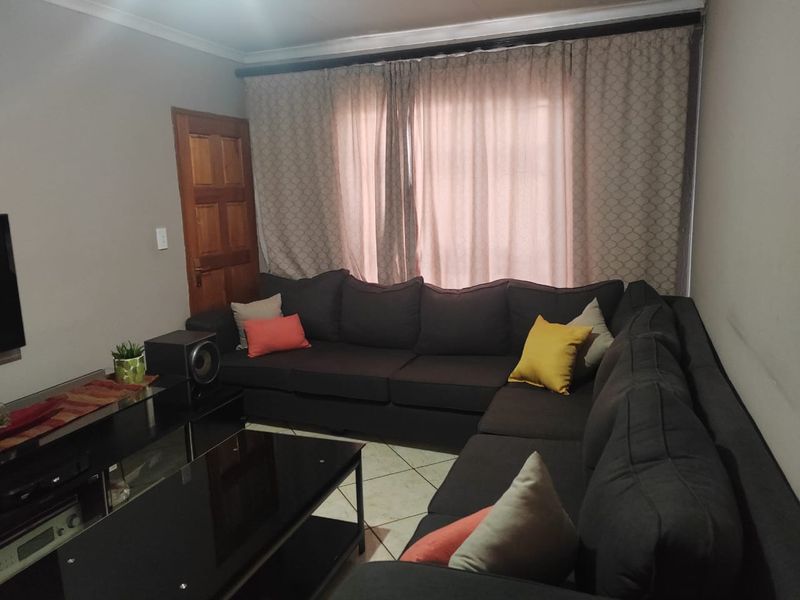 Neat 3 bedroom property in Leachville Ext 2 - Photo 9