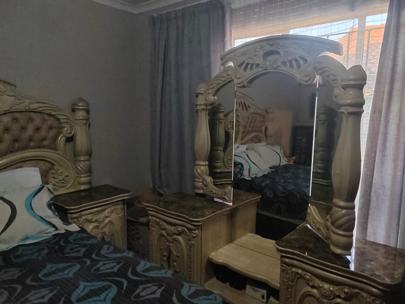 Neat 3 bedroom property in Leachville Ext 2 - Photo 6