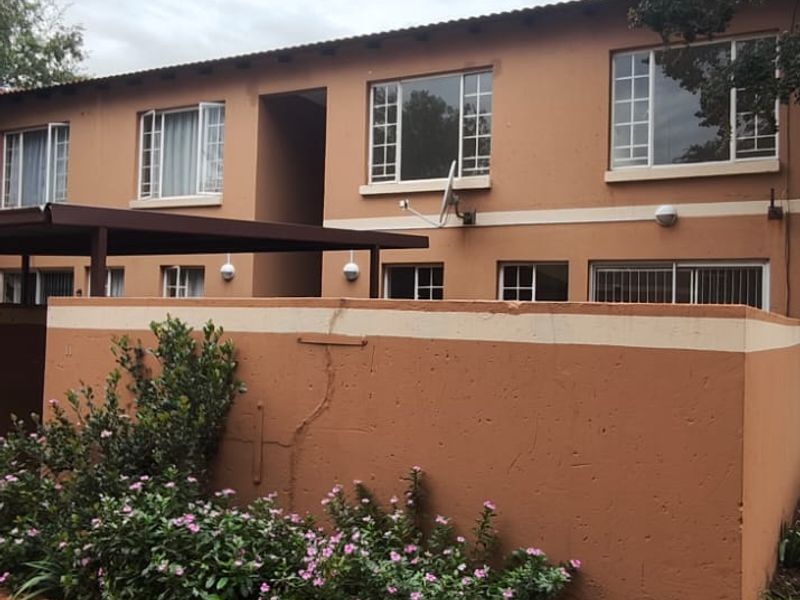 BARGAIN... PET FRIENDLY TOWNHOUSE VAALPARK!! - Photo 5