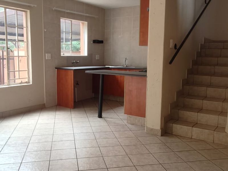 BARGAIN... PET FRIENDLY TOWNHOUSE VAALPARK!! - Photo 9