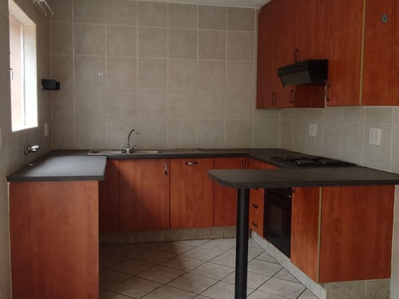 BARGAIN... PET FRIENDLY TOWNHOUSE VAALPARK!! - Photo 8