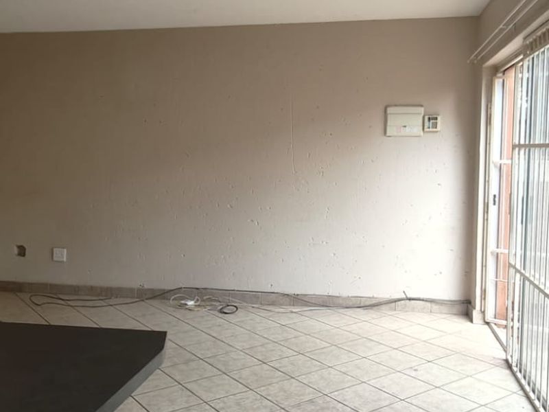 BARGAIN... PET FRIENDLY TOWNHOUSE VAALPARK!! - Photo 7