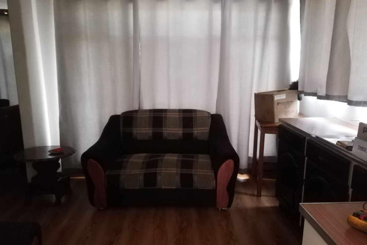 Well Kept 3 Bedroom Family home with Warehouse on the premises. - Photo 3