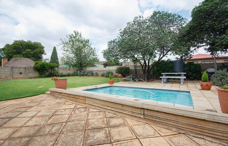 Charming Family Home with Pool & Flatlet in Upper Rensburg