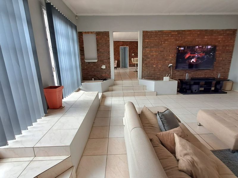 LOVELY FAMILY HOME TO RENT IN WALDRIFT - Photo 5