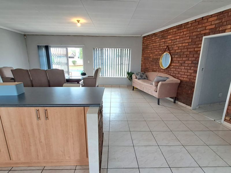 LOVELY FAMILY HOME TO RENT IN WALDRIFT - Photo 5