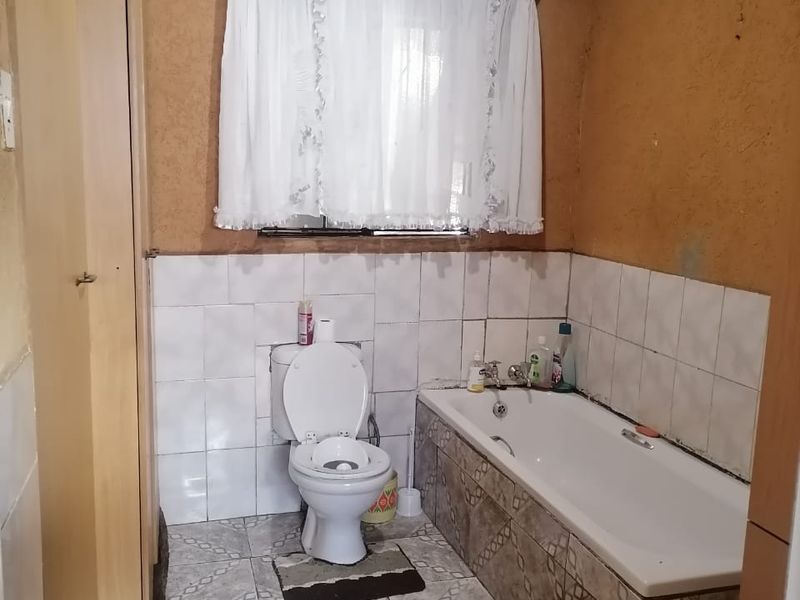 Starter Family Dream Home! Modern Comfort & Ample Space Await! - Photo 9