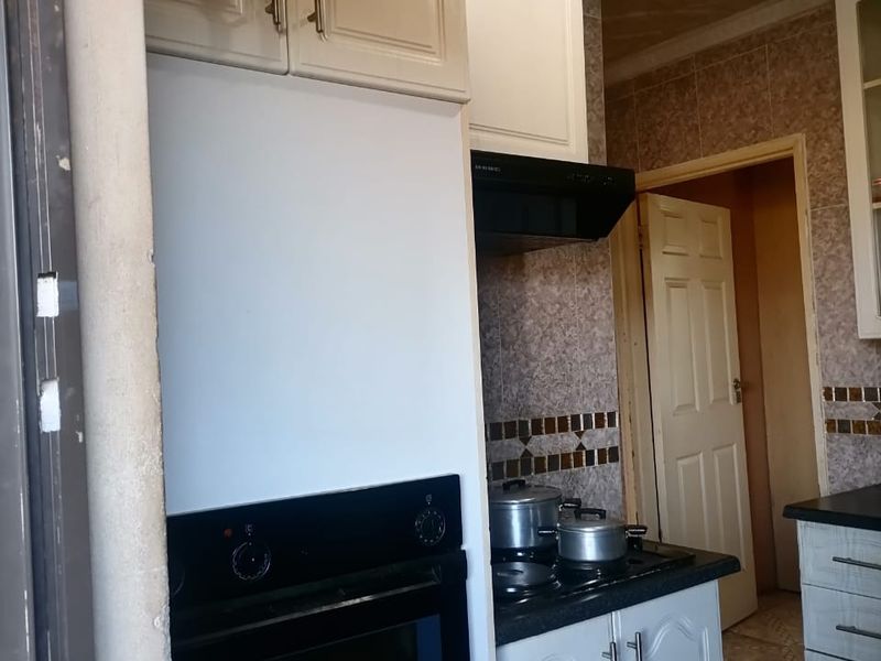 Starter Family Dream Home! Modern Comfort & Ample Space Await! - Photo 7